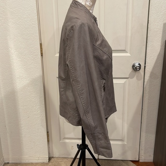 Apt 9 Oatmeal Faux Leather Jacket XL in Excellent Condition - Picture 3 of 7